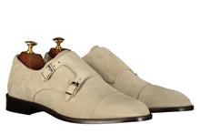 Load image into Gallery viewer, Scarpa doppia fibbia scamosciata taupe
