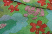 Load image into Gallery viewer, Sciarpa fantasia fiori multicolore
