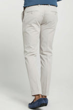 Load image into Gallery viewer, Pantalone a trama diagonale beige
