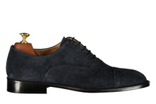Load image into Gallery viewer, Scarpa francesina scamosciata blu
