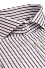 Load image into Gallery viewer, Camicia twill a righe marrone slim

