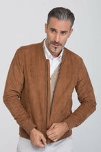 Load image into Gallery viewer, Bomber in camoscio cognac

