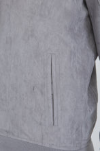 Load image into Gallery viewer, Bomber in camoscio grigio
