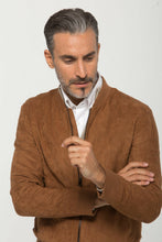Load image into Gallery viewer, Bomber in camoscio cognac
