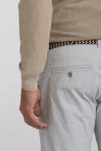 Load image into Gallery viewer, Pantalone casual riga fina sabbia
