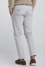 Load image into Gallery viewer, Pantalone casual riga fina sabbia
