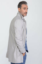 Load image into Gallery viewer, Trench idrorepellente grigio perla
