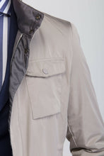 Load image into Gallery viewer, Giubbotto frontal pocket 3/4 beige

