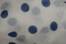 Load image into Gallery viewer, Sciarpa fantasia pois bianca
