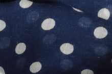 Load image into Gallery viewer, Sciarpa fantasia pois blu
